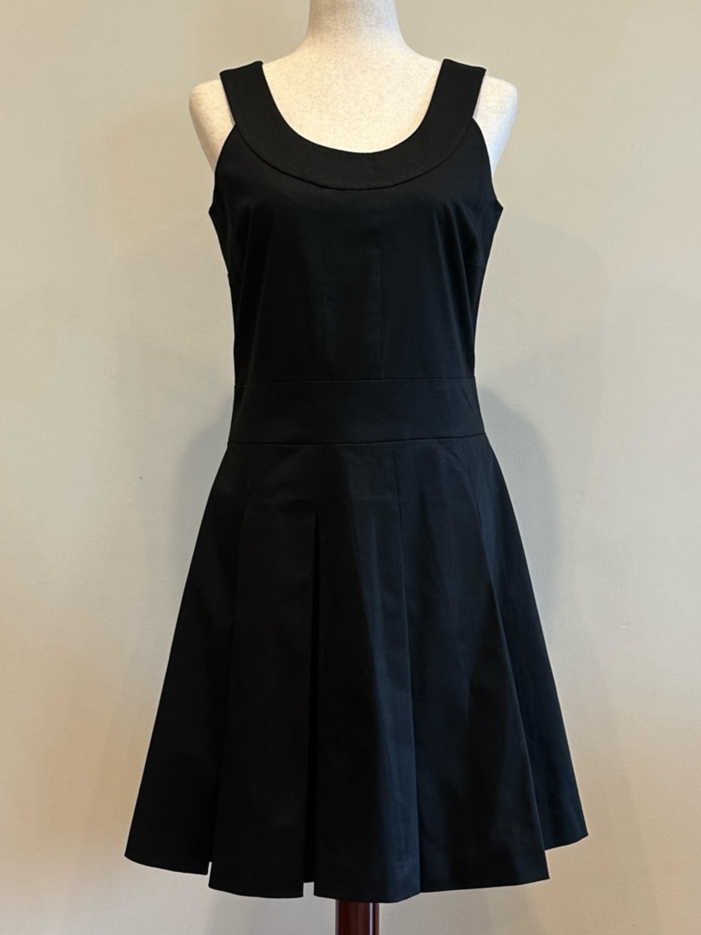 Classic Black Poplin Sleeveless Fit-and-Flare Pleated Dress